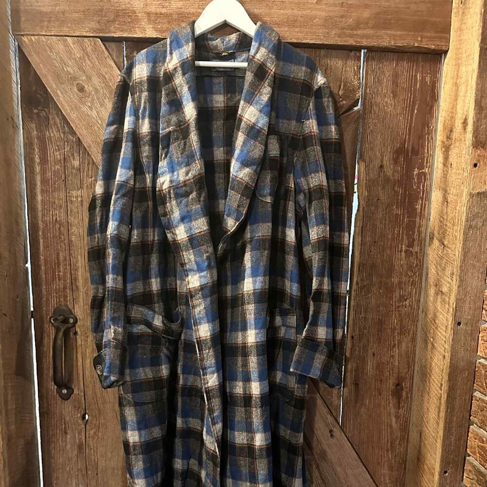 Vintage Pendleton 100% Virgin Wool Medium Men's Plaid Bath Robe. Made in US!